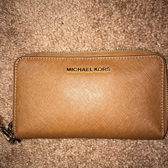 Handbags - Michael Kors wristlet